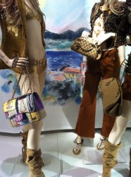 vetrine-chanel-roma-collezione-resort-borse-costume-giacche