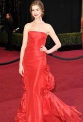 oscar-2011-anne-hathaway-valentino-couture