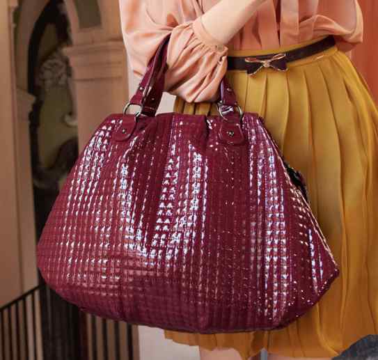 Carpisa collezione autunno inverno 2013 bordeaux a mano Carpisa collezione autunno inverno 2013 borsa rossa a mano