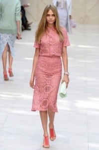 Look rosa pastello di Burberry