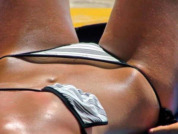 Bikini Bridge selfie nuova moda