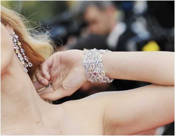 chiara ferragni orecchini bracciale cannes