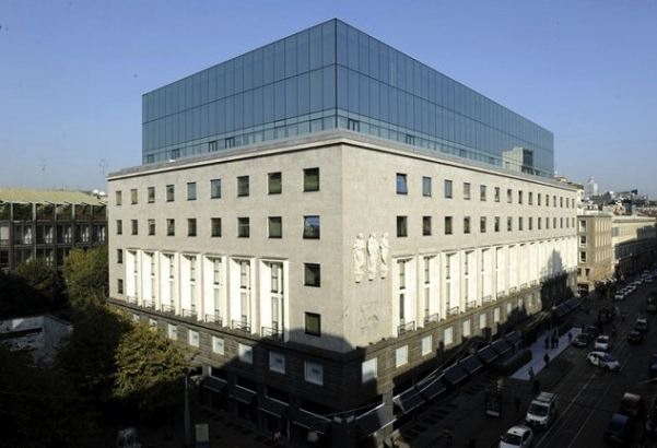 L'esterno dell' hotel Armani a Milano