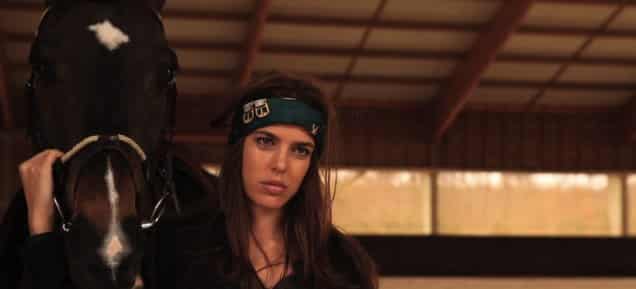Charlotte Casiraghi posa per l'advertising Gucci