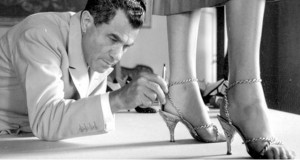 come camminare sui tacchi alti a spillo - marilyn monroe su tacchi diversi