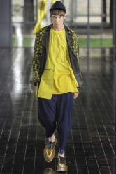 sfilata John Galliano uomo primavera estate 2014 blu giallo