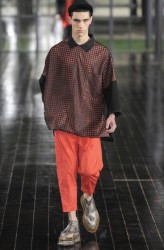 sfilata John Galliano uomo primavera estate 2014 rosso
