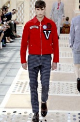 sfilata collezione uomo luois vuitton primavera estate 2014 giacca rossa