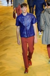 sfilata fendi uomo primavera estate 2014 camicia blu lucida