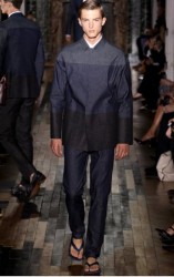 sfilata moda uomo Valentino primavera estate 2014 completo due blu e nero