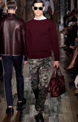 sfilata moda uomo Valentino primavera estate 2014 pantaloni camouflage