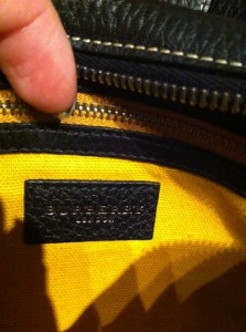 Controllare etichetta Burberry London