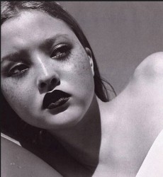 modelle basse famose Devon Aoki