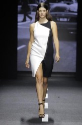 abito bianco nero asimmetrico Elena Mirò