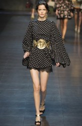 sfilata milano Dolce & Gabbana donna primavera estate 2014 abito pois