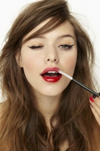Rossetto color ciliegia per labbra carnose