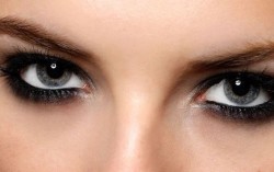 occhi azzurri make up scuro