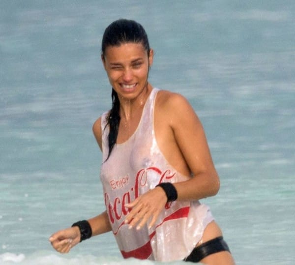 Adriana Lima per Coca Cola 2014 maglietta