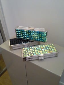 Clutch con mega paillettes quadrate