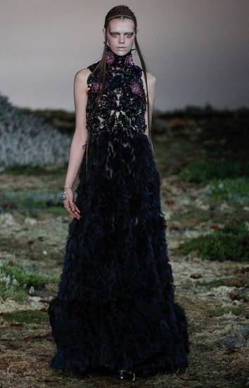 sfilata Alexander McQueen autunno inverno 2014 2015 abito lungo