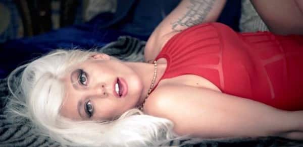 Lady Gaga indossa La Perla in GUY