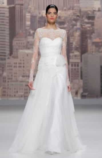 Abito da sposa Rosa Clará con maniche lunghe in pizzo e scollo illusion