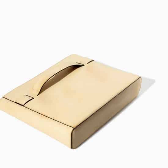 Pochette bicolore beige Zara 29.95 euro