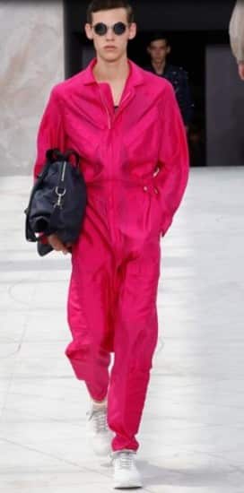 Sfilata Louis Vuitton primavera estate 2015 uomo fuxia