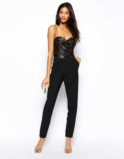Jumpsuit TFNC con corpino in pizzo e scollo a cuore