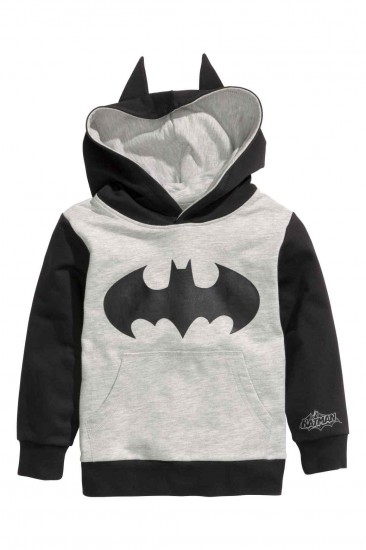 H&M maglia con cappuccio e stampa Batman 19.99 euro