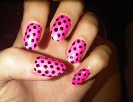 Nail art facile da fare a casa pois