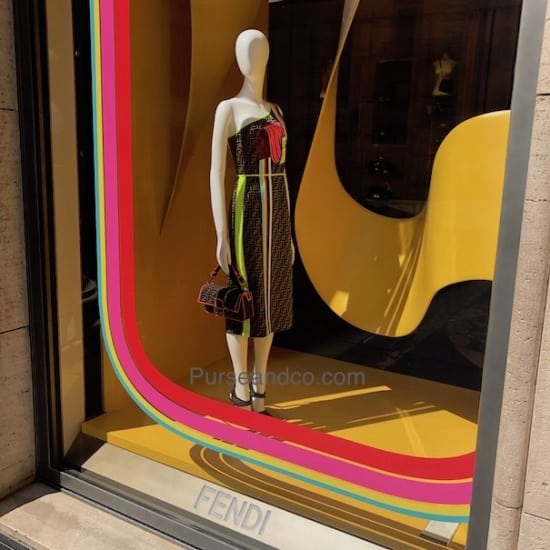 Borse vestiti FENDI estate 2019 prezzi foto vetrina