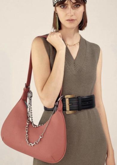 Borsa autunno 2021 a tracolla colore pesca chic con catene