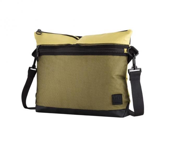 porta computer con tracolla modello Milano di Carpisa colore giallo e nero