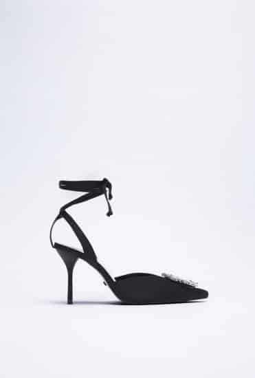Scarpe nere con tacco basso e laccio
