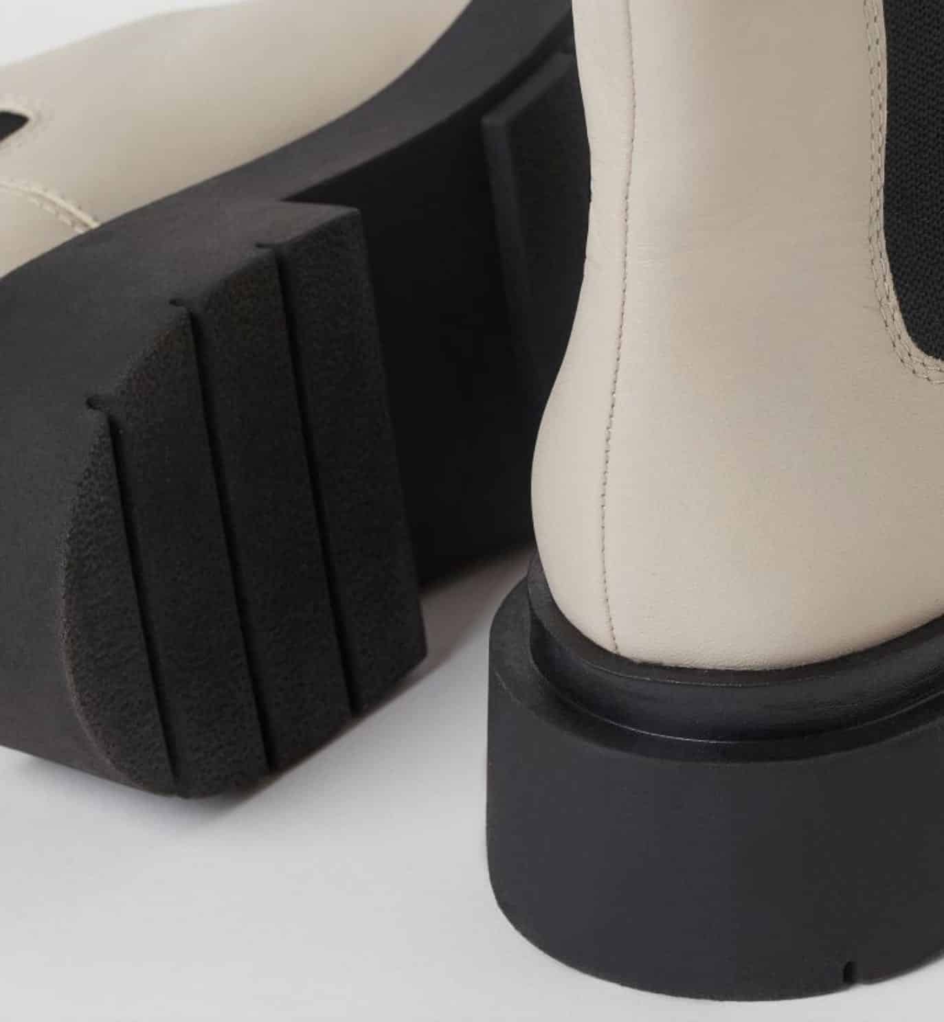 dettaglio tacco e suola stivaletti invernali beige chiaro