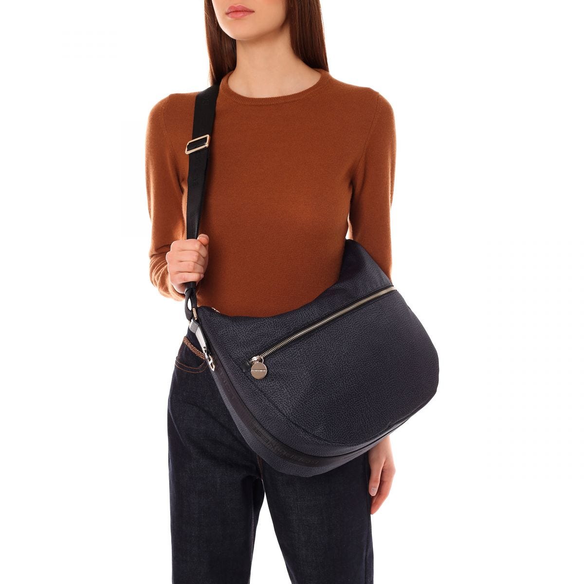 borsa a spalla scura in nylon e dettagli in pelle
