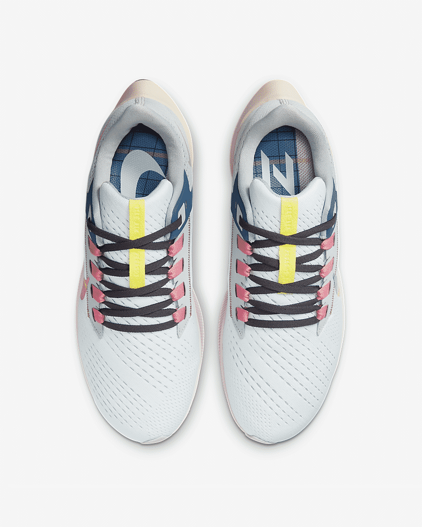 lacci colorati per sneakers bianche moderne