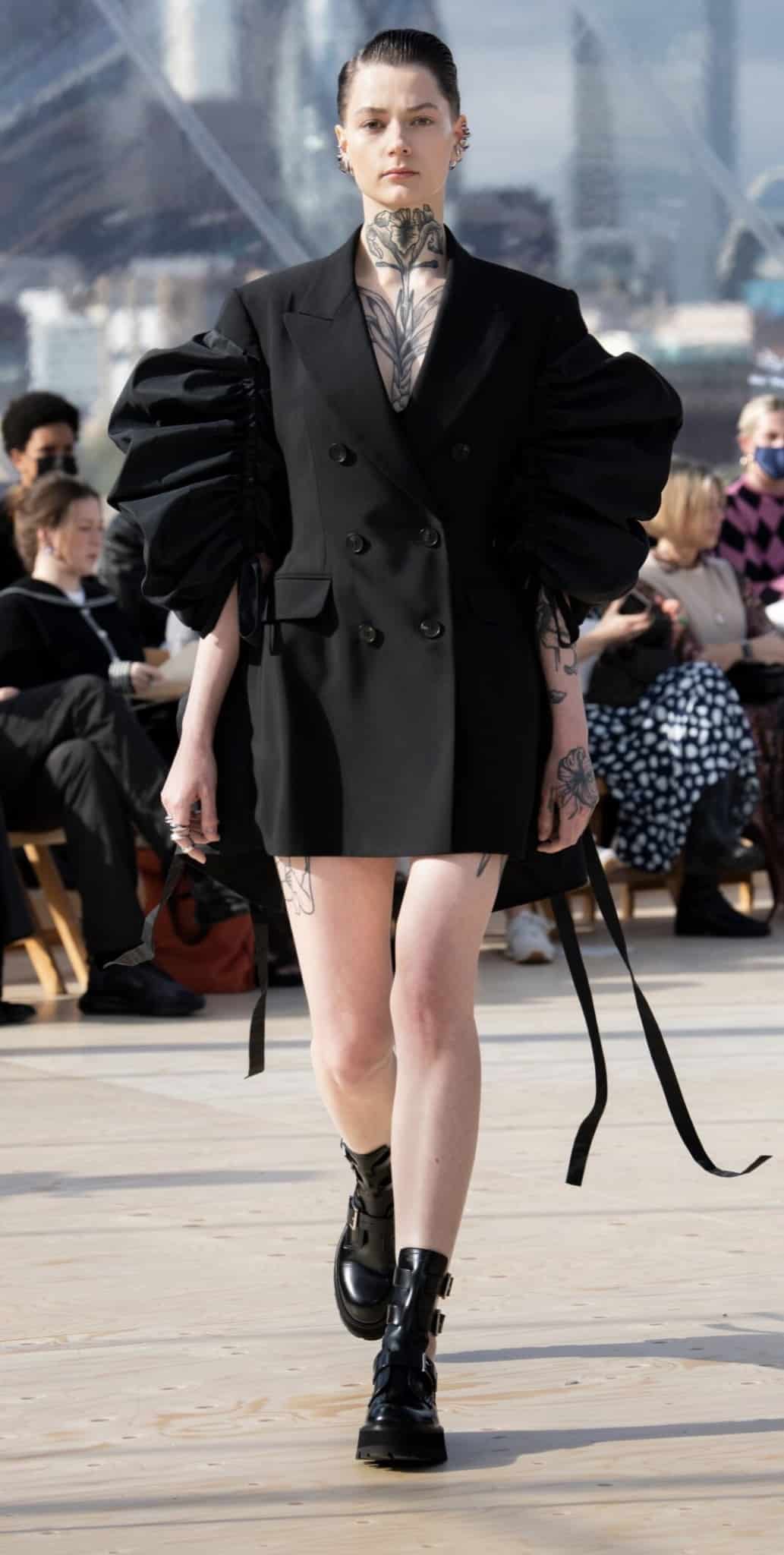 Le scarpe di Alexander McQueen per il 2022