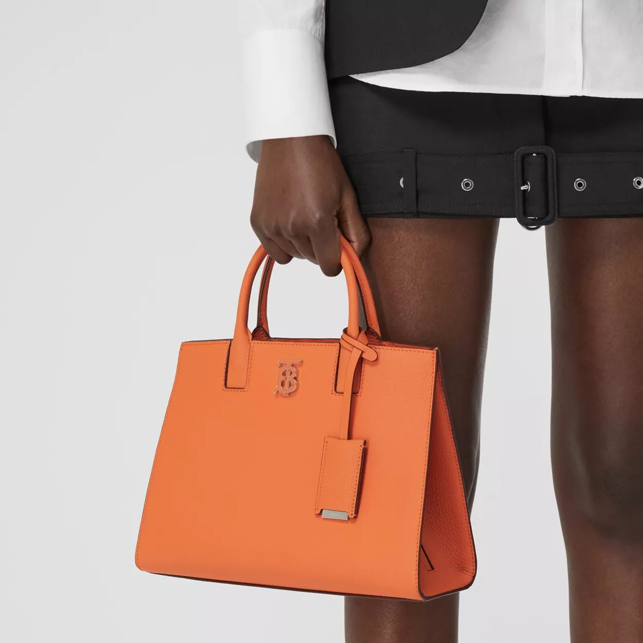 Borsa Burberry in pelle arancione primavera estate 2022