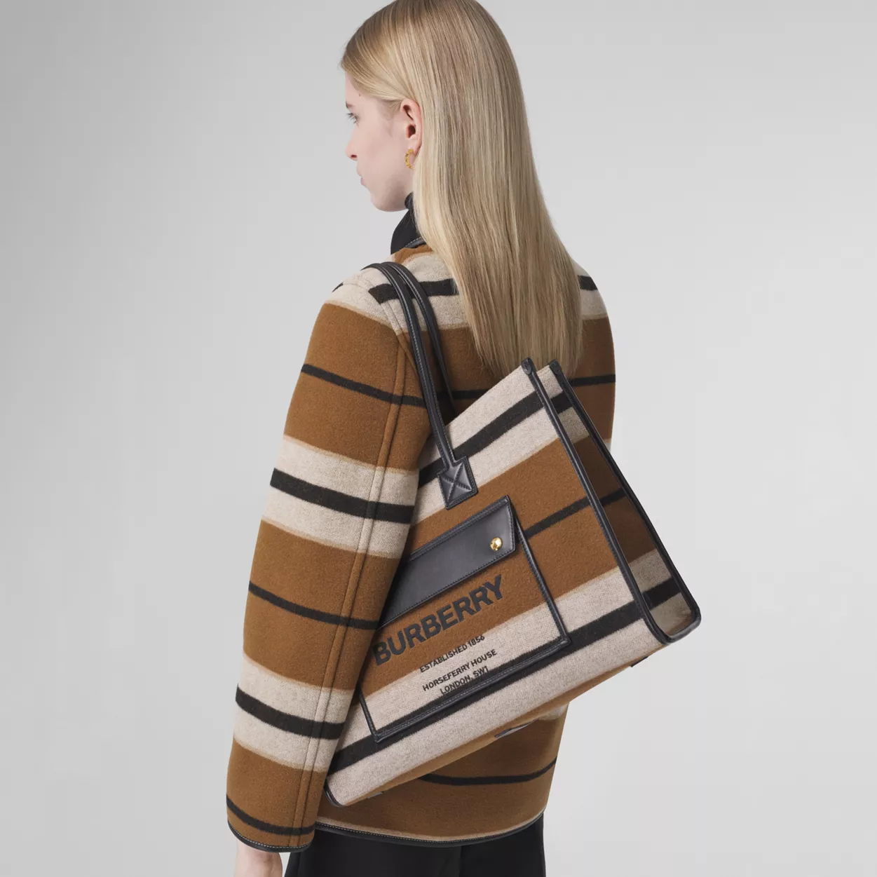 Borsa a spalla Burberry per primavera estate 2022
