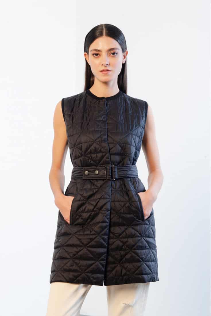 Gilet di colore nero smanicato primaverile estivo collezione Sandro Ferrone primavera estate 2022