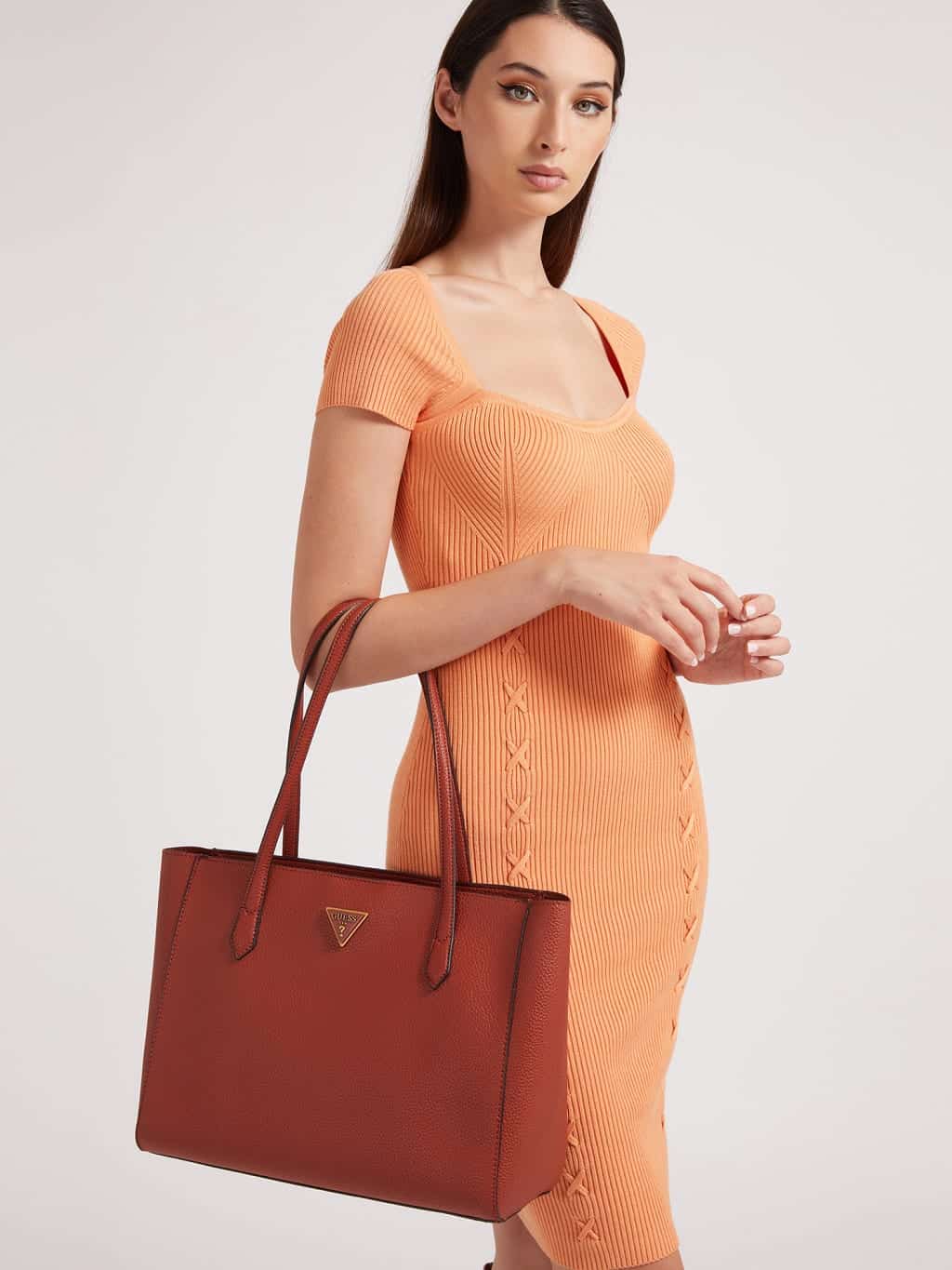 shopping bag collezione borse Guess  primavera estate 2022
