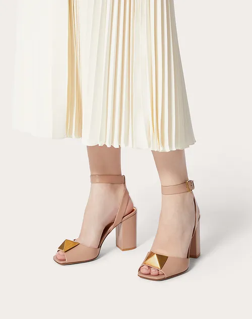sandali modello one stud di Valentino per 2022