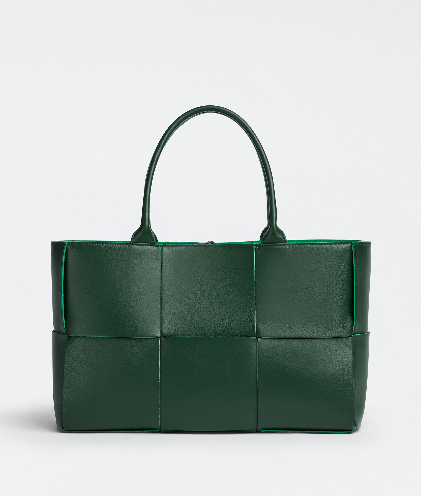 borsa in pelle di agnello colore verde Bottega Veneta
