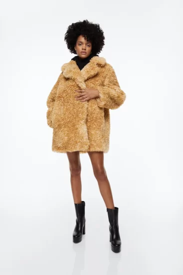 Giaccone di pelo lungo donna chiaro zara autunno inverno 2022 2023