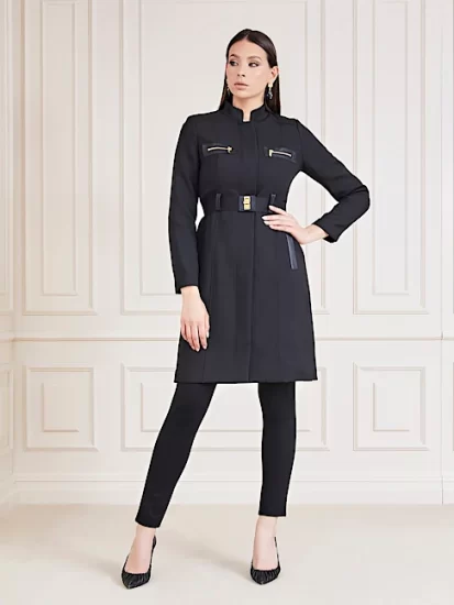 cappotto scuro con cinta autunnale invernale
