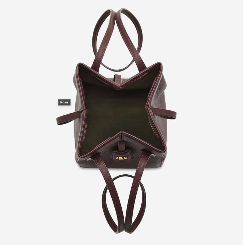 Particolare apertura della bag Origami con otto calamite collezione 2024