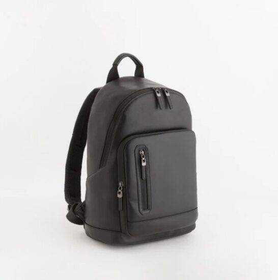 Zaino Carpisa unisex in ecopelle nera, modello sportivo uomo e donna