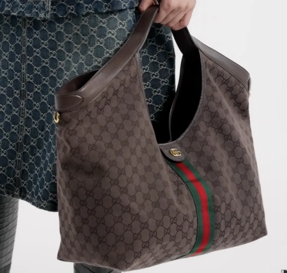 Come riconoscere una borsa Gucci originale: tela GG monogram e nastro Web verde-rosso
